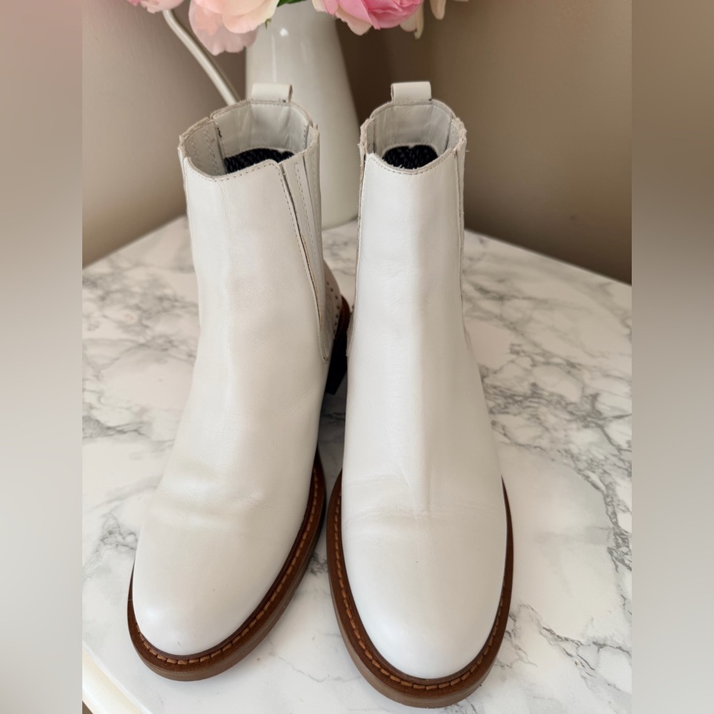 Aquatalia White Leather Chelsea Ankle Boots